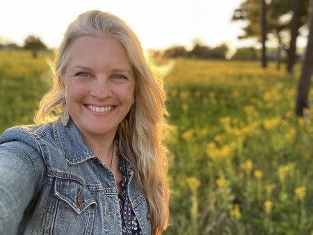 artist Sarah Leslie bio photo